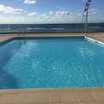 Piso Con Piscina Y Garaje En La Playa De Canteras *