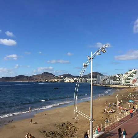 Piso Con Piscina Y Garaje En La Playa De Canteras 아파트