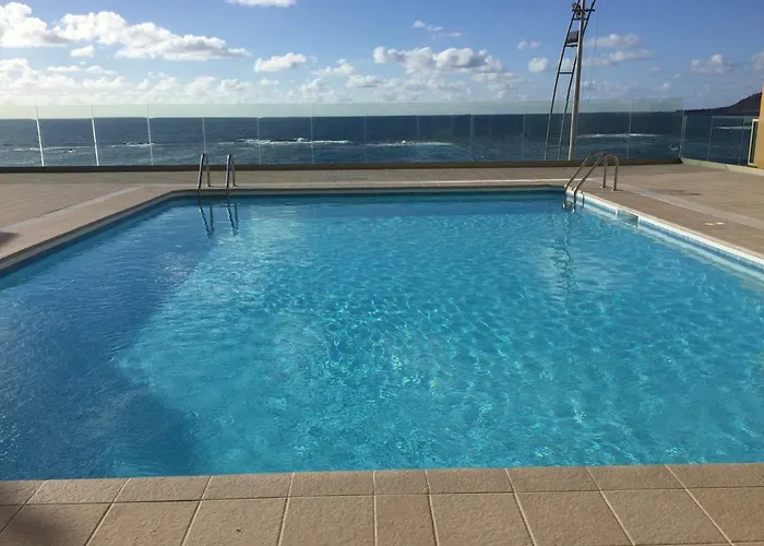 Piso Con Piscina Y Garaje En La Playa De Canteras *